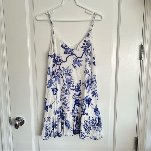 Lulu's | Garden Bloom Blue and White Floral Print Ruffled Shift Dress - Picture 5 of 10